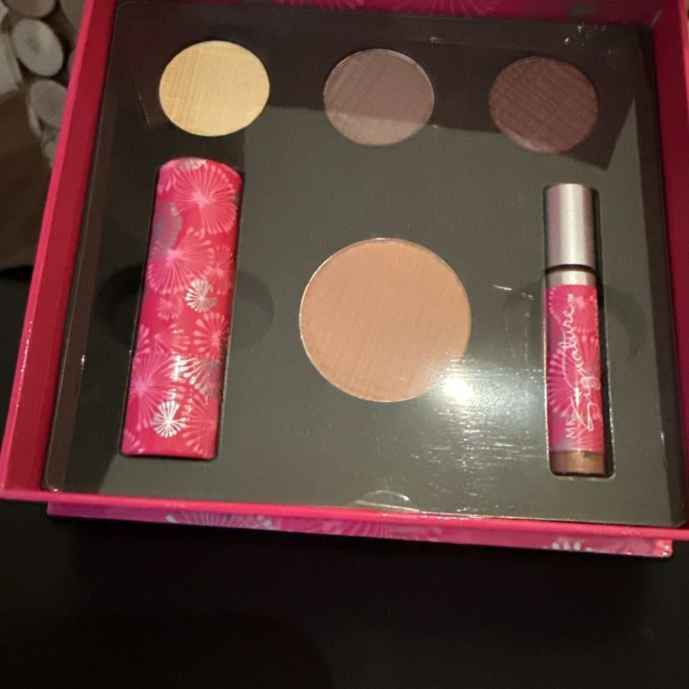 Mary Kay Signature